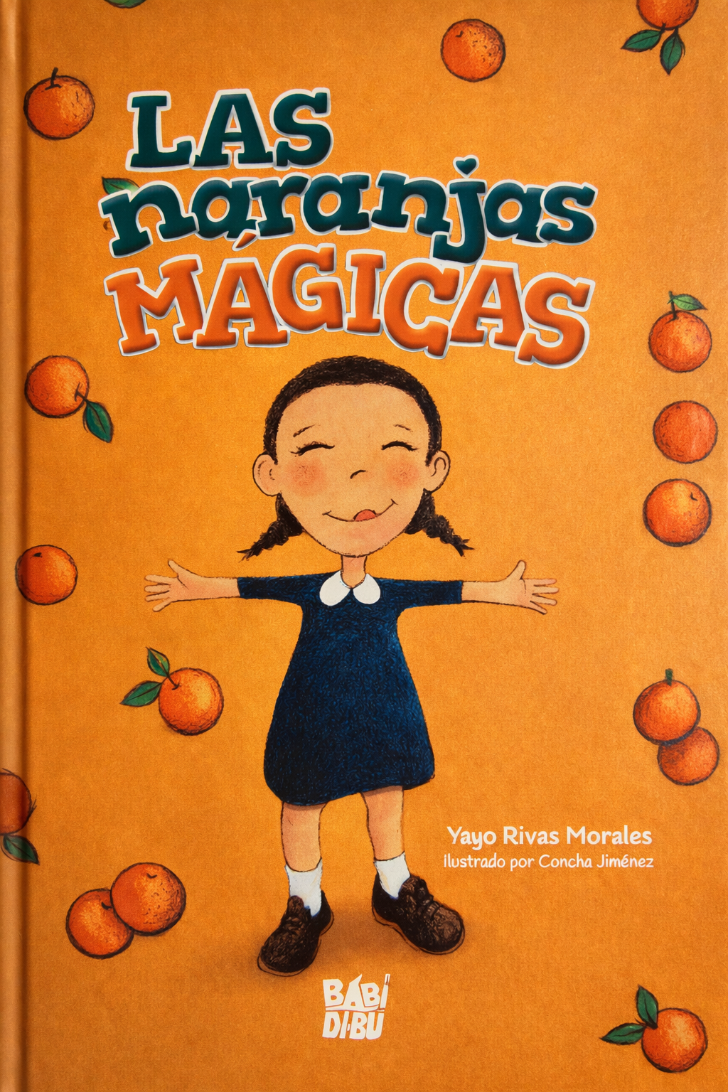 Portada del libro Naranjas Mágicas, mostrando ilustraciones coloridas y elementos mágicos que reflejan la temática del cuento.